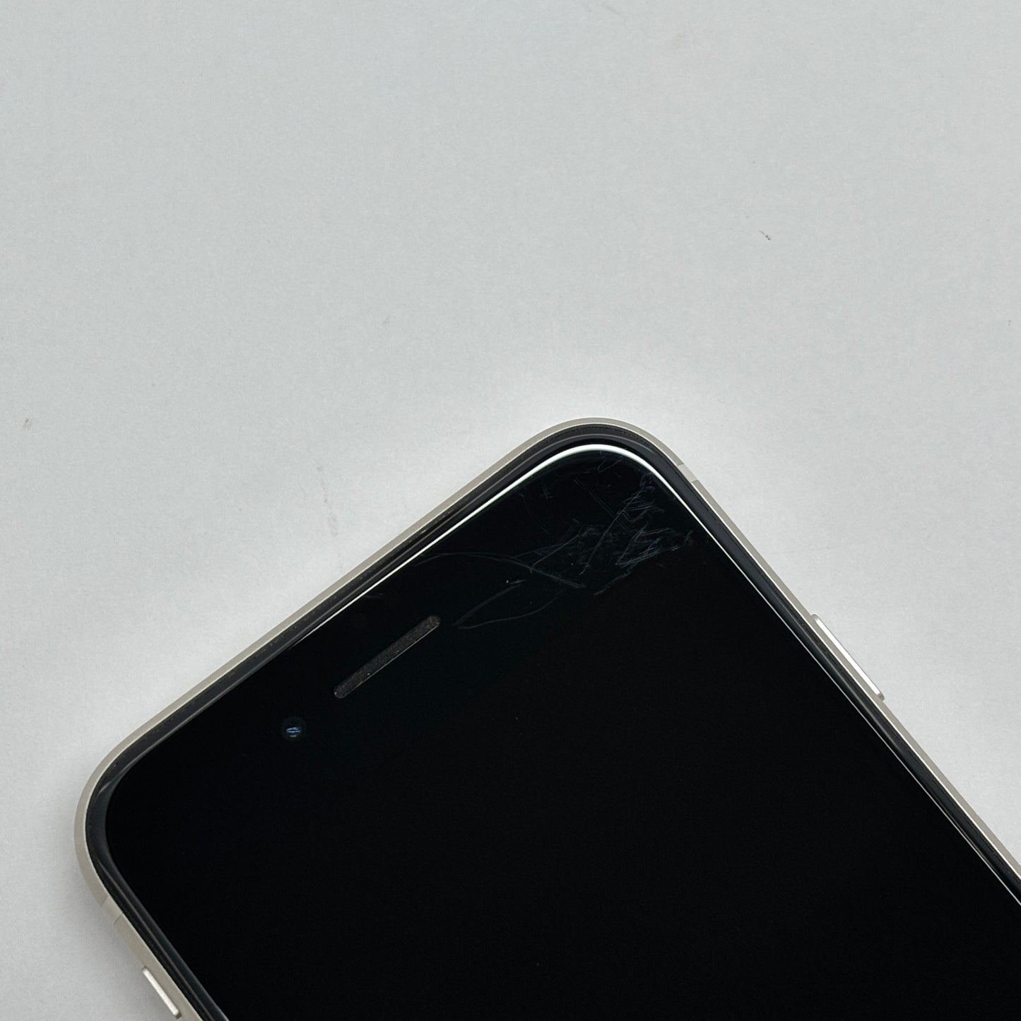 Apple iPhone SE 第3世代 MMYD3J/A A2782 64GB スターライト SIMフリー【C8550-C】