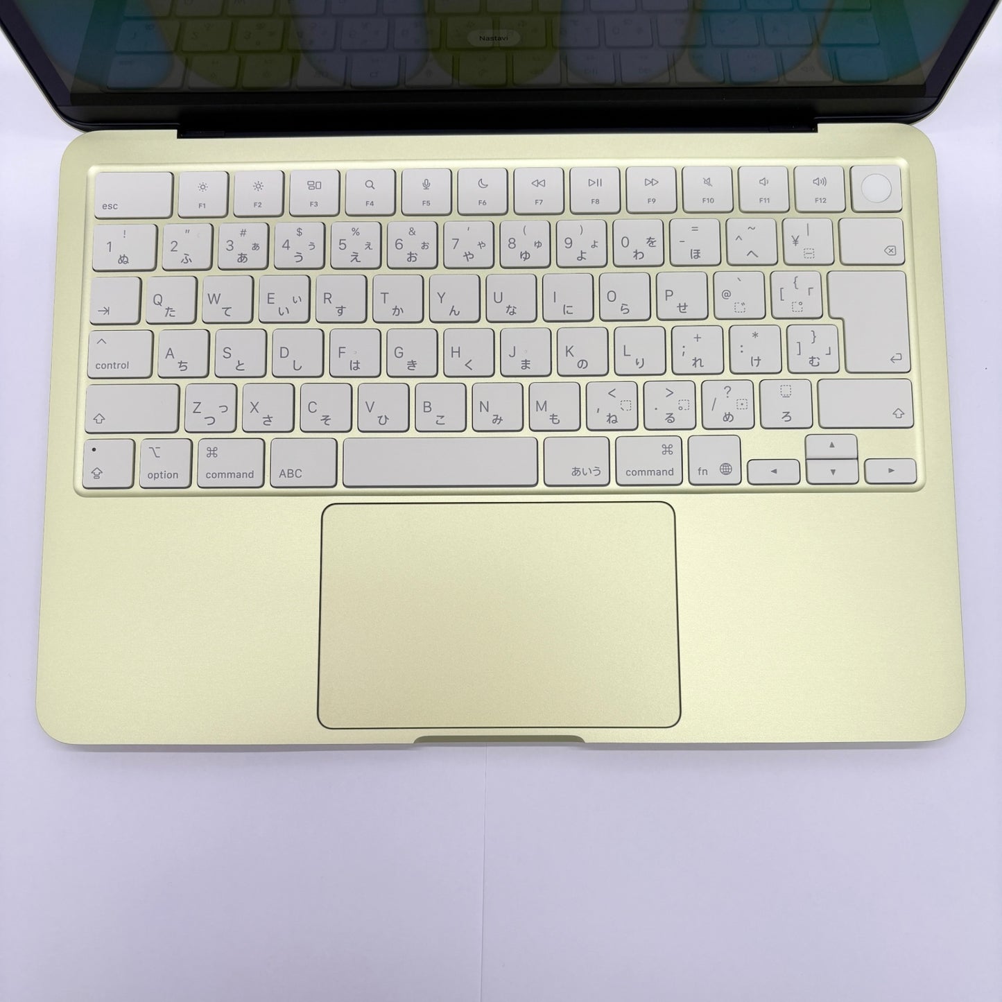 美品 MacBook Neo A18 Pro 8GB 512GB MHFE4J/A シトラス 充放電回数8回 バッテリー最大容量100% 付属品完備【C7997-80】