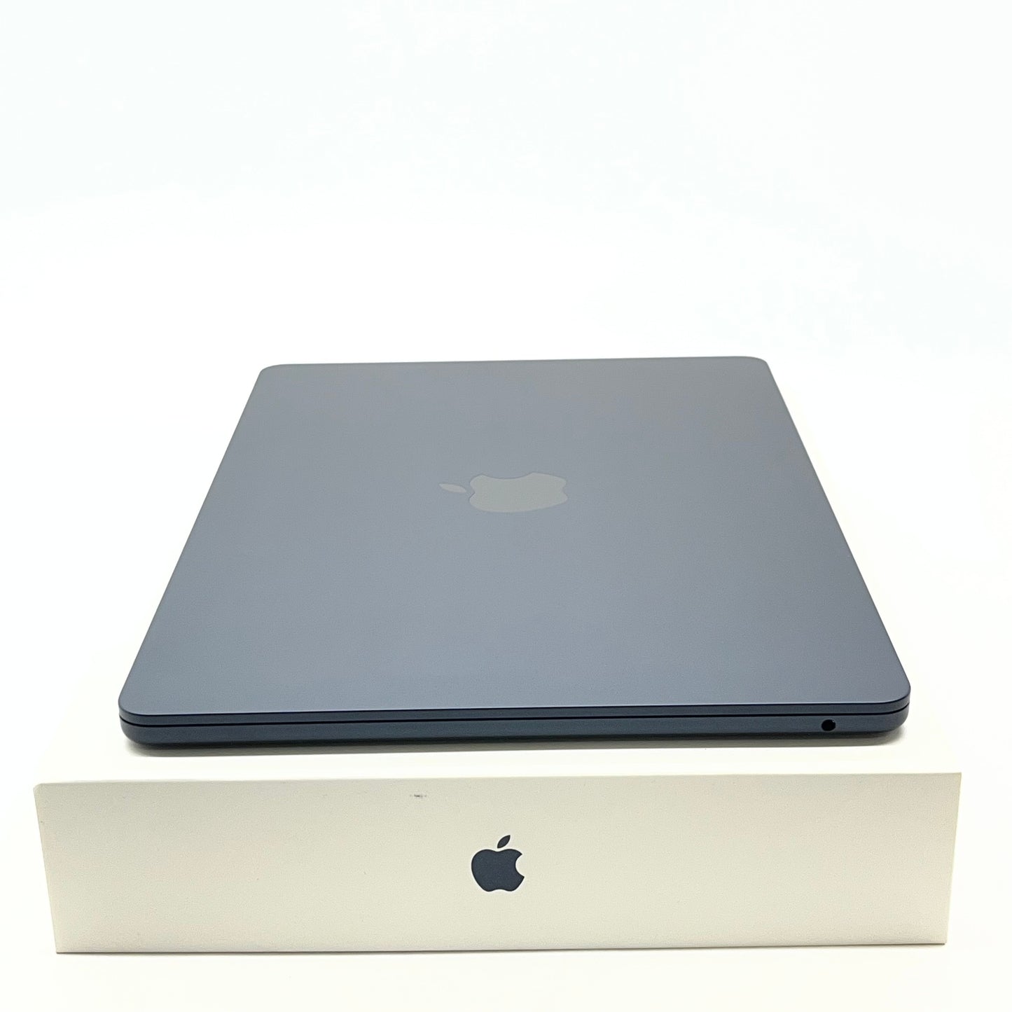 新品同様 美品 Apple MacBook Air Early2025 13インチ M4 16GB 256GB MW123J/A 充放電回数3回 バッテリー最大容量100%  限定保証 有効期限：2026年5月【C5330-80】