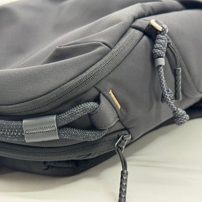 未使用 OneGo Lite Backpack 12L (マットブラック) バックパック　カメラバッグ【C7566-100】