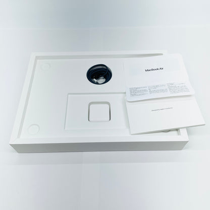 新品同様 美品 Apple Macbook Air 15インチ 2025 M4 メモリ16GB SSD256GB ミッドナイト MW1L3J/A バッテリー最大容量100%【C4841-80】