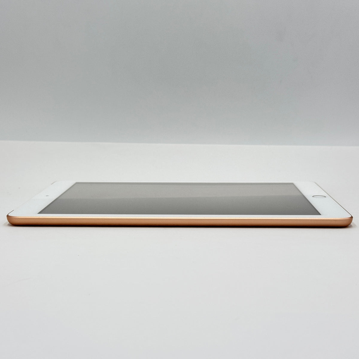 美品 Apple iPad 第6世代 Wi-Fi+Cellularモデル 32GB ゴールド MRM02J/A バッテリー最大容量96% 【C9576-60】