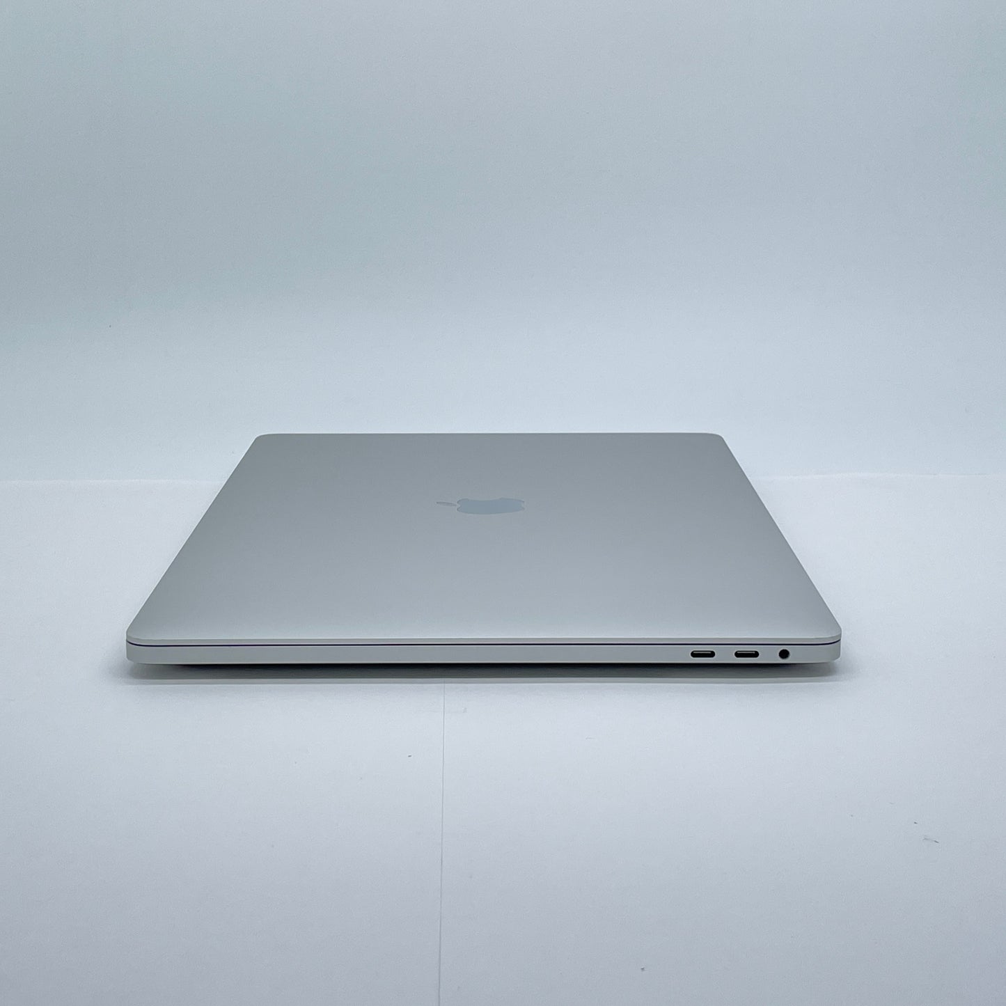 MacBook Pro  2019 16インチ Core i7 32GB 1TB RADEON Pro 5500M シルバー【C7654-80】