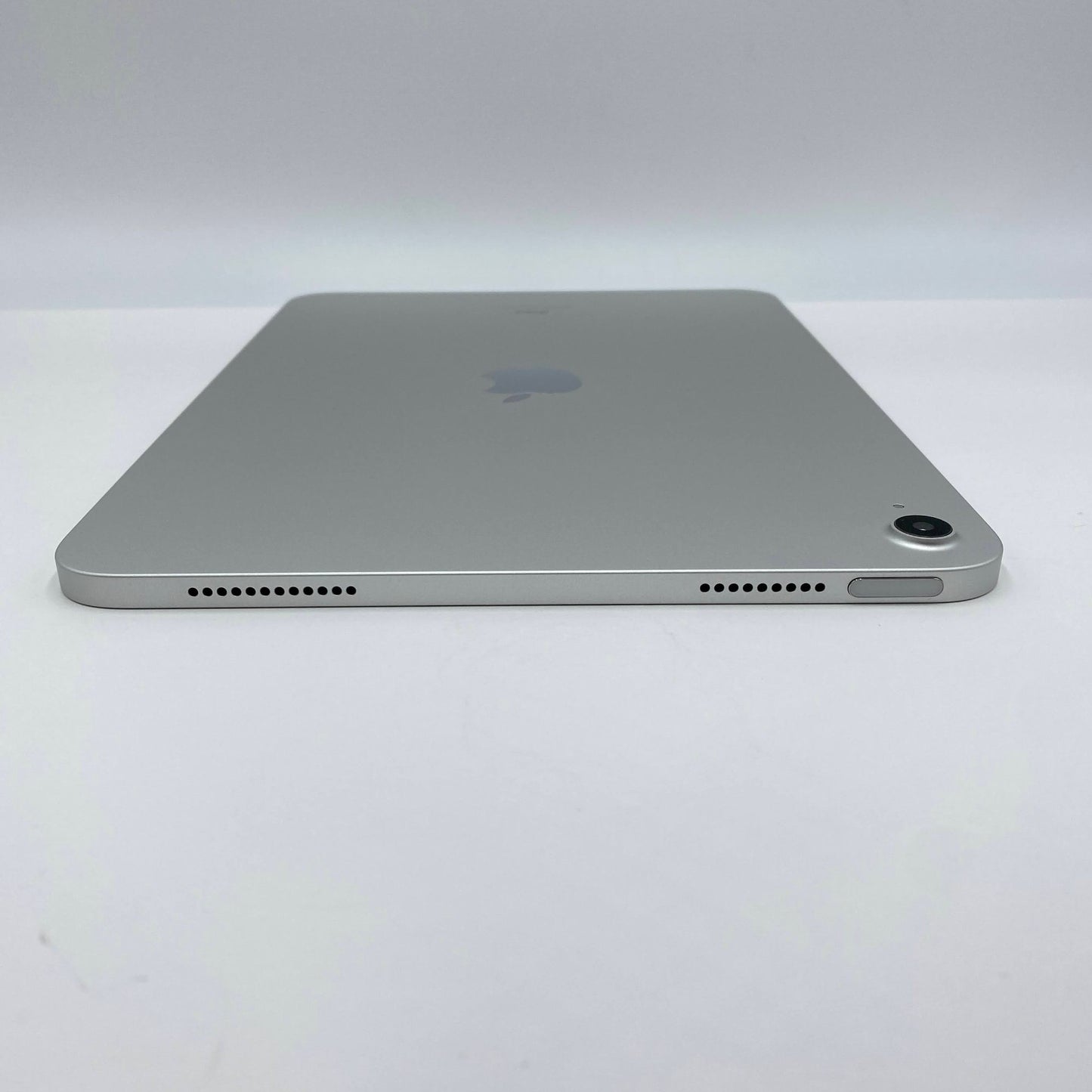 美品 Apple iPad 第10世代 64GB Wi-Fi シルバー MPQ03J/A 【C4236-60】