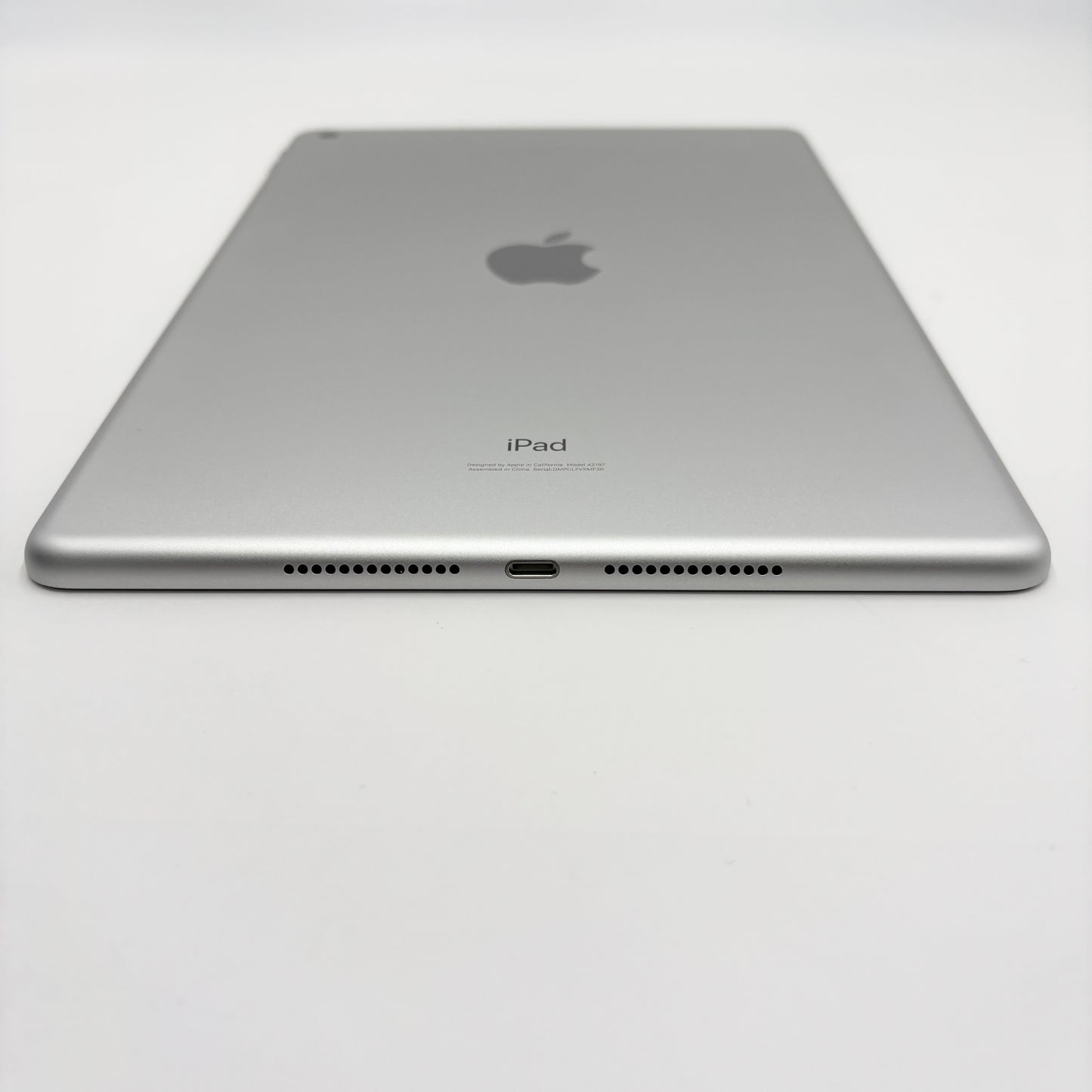 美品 iPad(第7世代) 128GB Wi-Fiモデル シルバー MW782J/A バッテリー最大容量100%【C5483-60】
