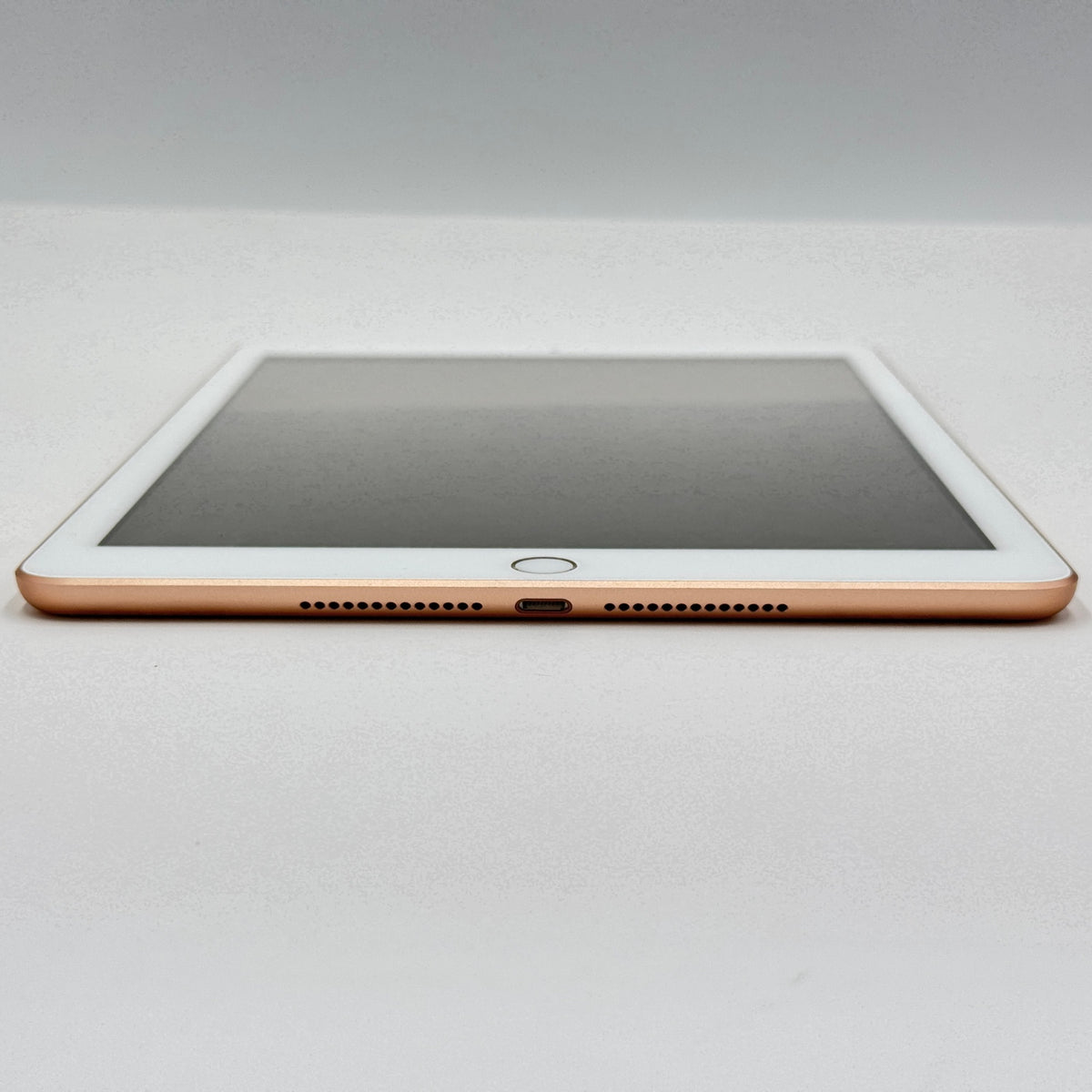 美品 Apple iPad 第6世代 Wi-Fi+Cellularモデル 32GB ゴールド MRM02J/A バッテリー最大容量96% 【C9576-60】