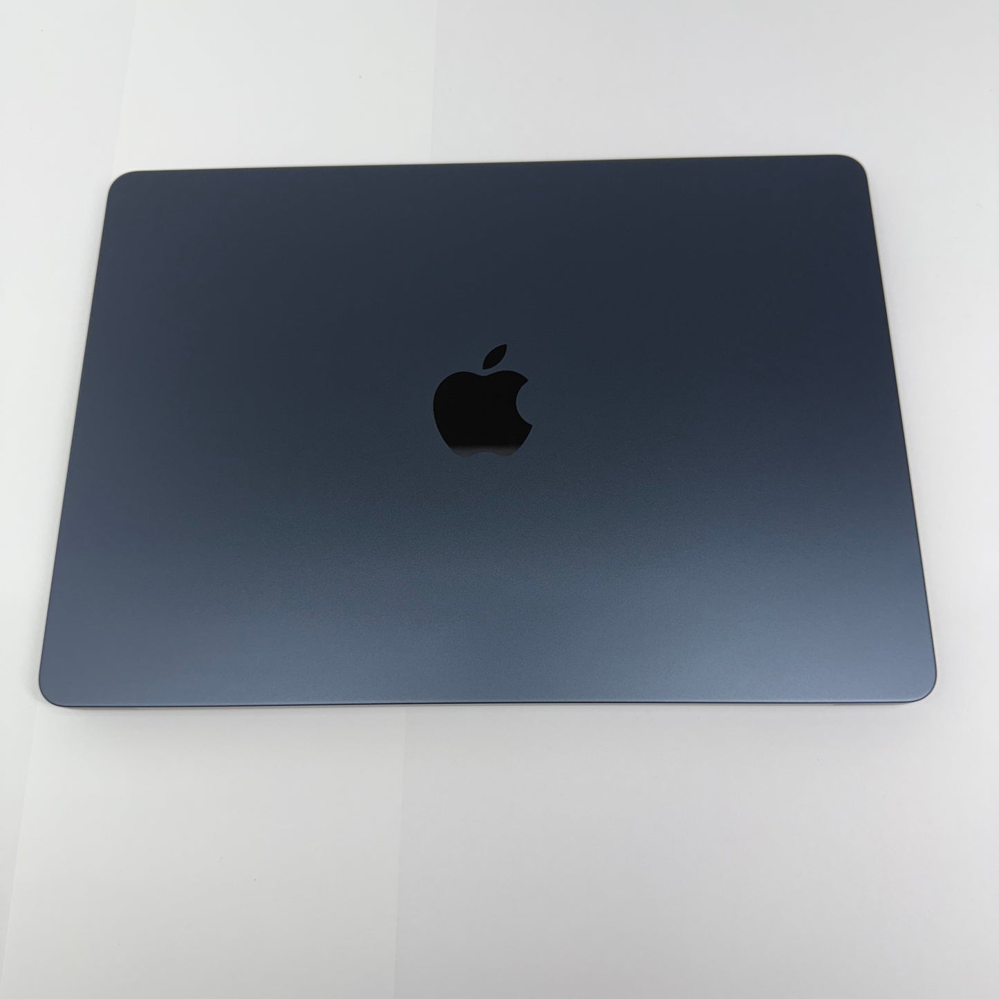 新品同様 美品 Apple MacBook Air M4 13インチ FW123J/A ミッドナイト 16GB 256GB  バッテリー最大容量100% 限定保証あり　【C5142-80】