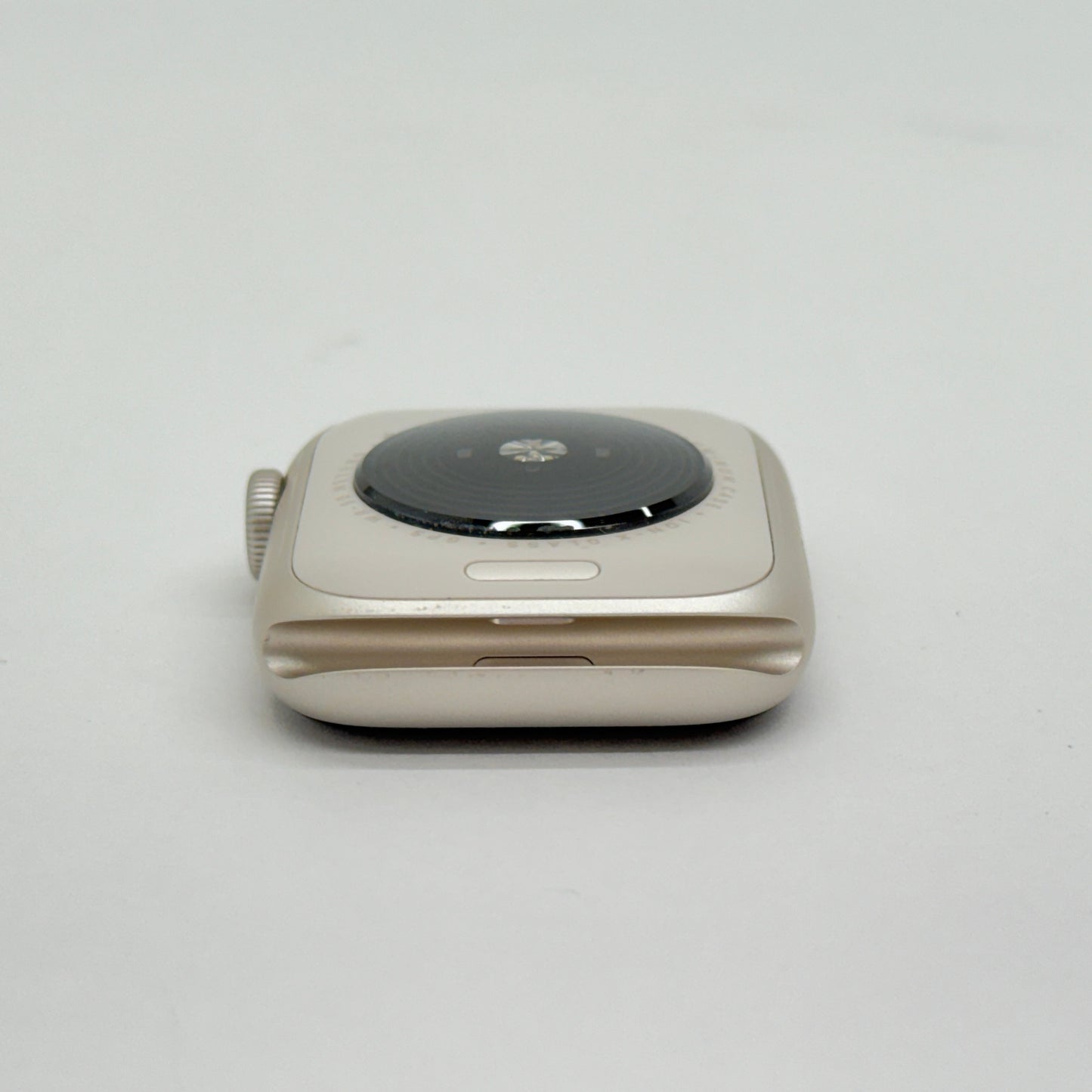 美品 Apple Watch SE (第2世代) GPSモデル 40mm MNJP3J/A スターライト【C7570-N】