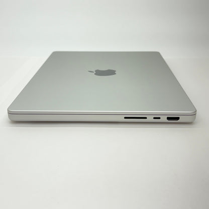 新品同様 美品 Apple MacBookPro 14インチ M5 10コアCPU 10コアGPU  24GB 1TB Nano-textureガラス搭載 シルバー 限定保証 有効期限：2026年10月27日【C5327-80】