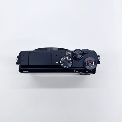 美品 Nikon 1 J5 標準パワーズームレンズキット ミラーレス一眼【C8172-60】