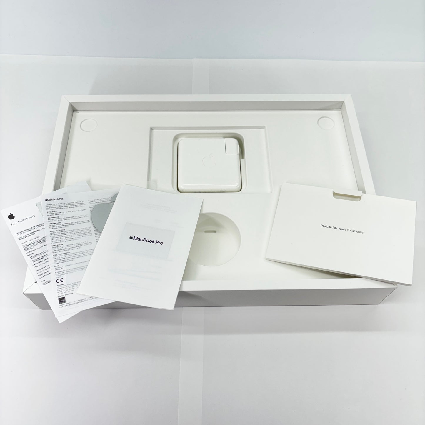 MacBook Pro 16インチ Touch Bar＋Touch ID (Late 2019) Core i9 2.3GHz/16GB/SSD 1TB シルバー MVVM2J/A【C5374-80】