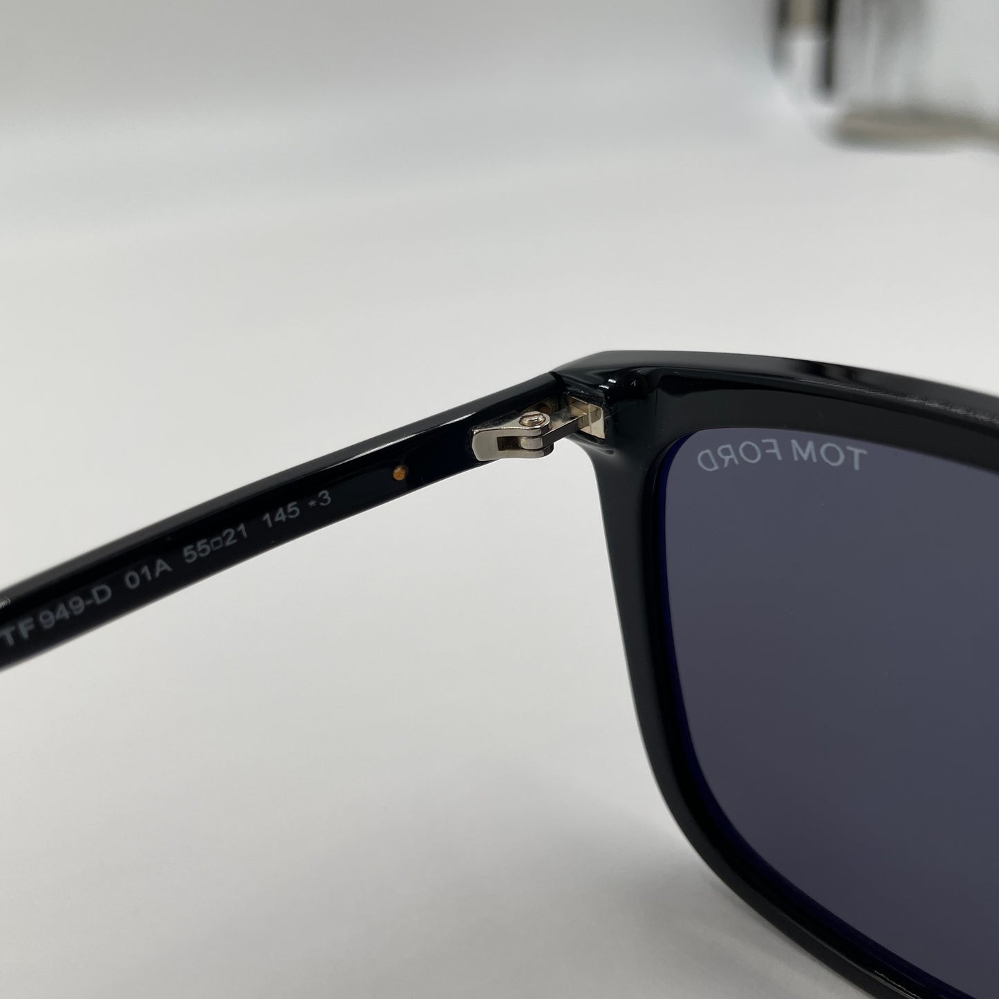 美品 未使用 TOM FORDトムフォード サングラス　TF949-D/01A 【C5049-60】