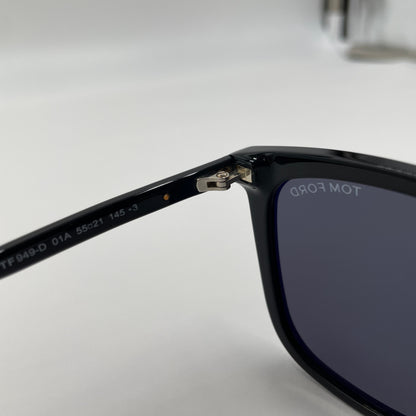 美品 未使用 TOM FORDトムフォード サングラス　TF949-D/01A 【C5049-60】