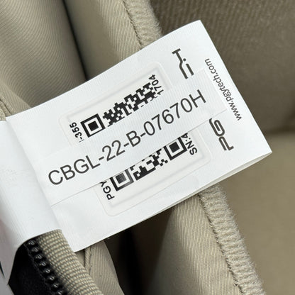 美品 OneGo Lite Backpack 22L (マットブラック) カメラバッグ 多機能バックパック【C7562】