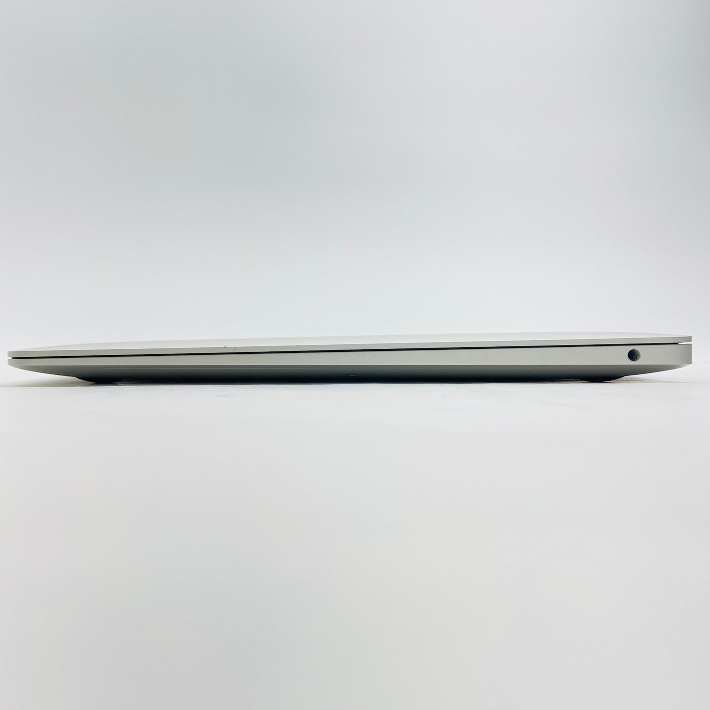 Apple MacBookAir 2020 13インチ i3 8GB 256GB 充放電回数27回【C4076-80】