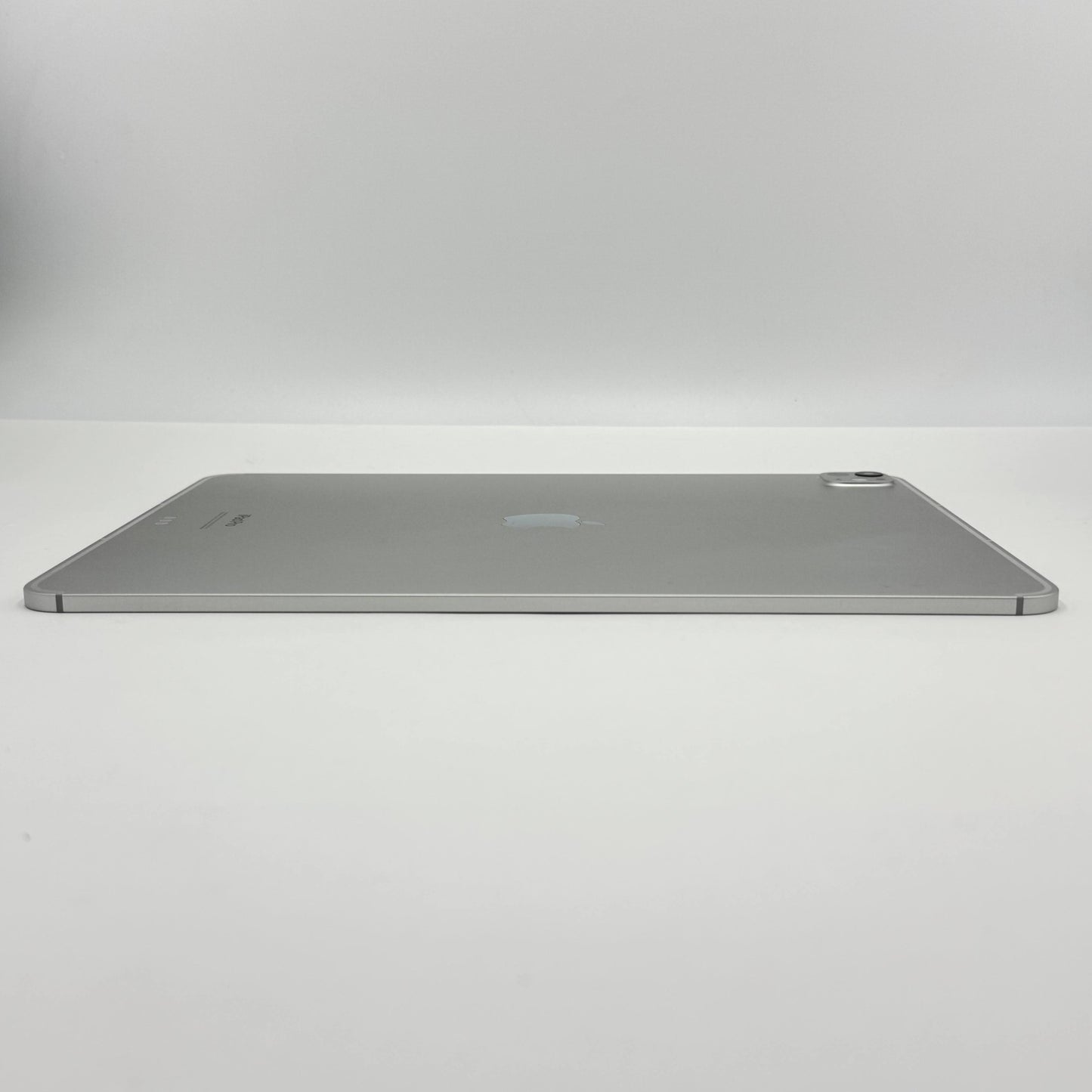 iPad Pro (M4)13インチ Wi-Fi+Cellular 1TB 2024年春モデル MVXX3J/A SIMフリー [シルバー] バッテリー最大容量98%【C6033-80】