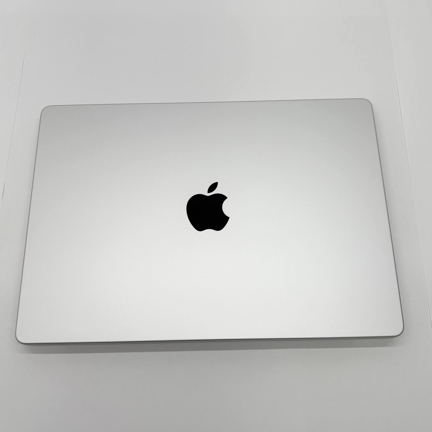美品 バッテリー最大容量100% Apple MacBook Pro 14インチ MW2W3J/A M4 10C CPU 16GB SSD 512GB【C7742-80】