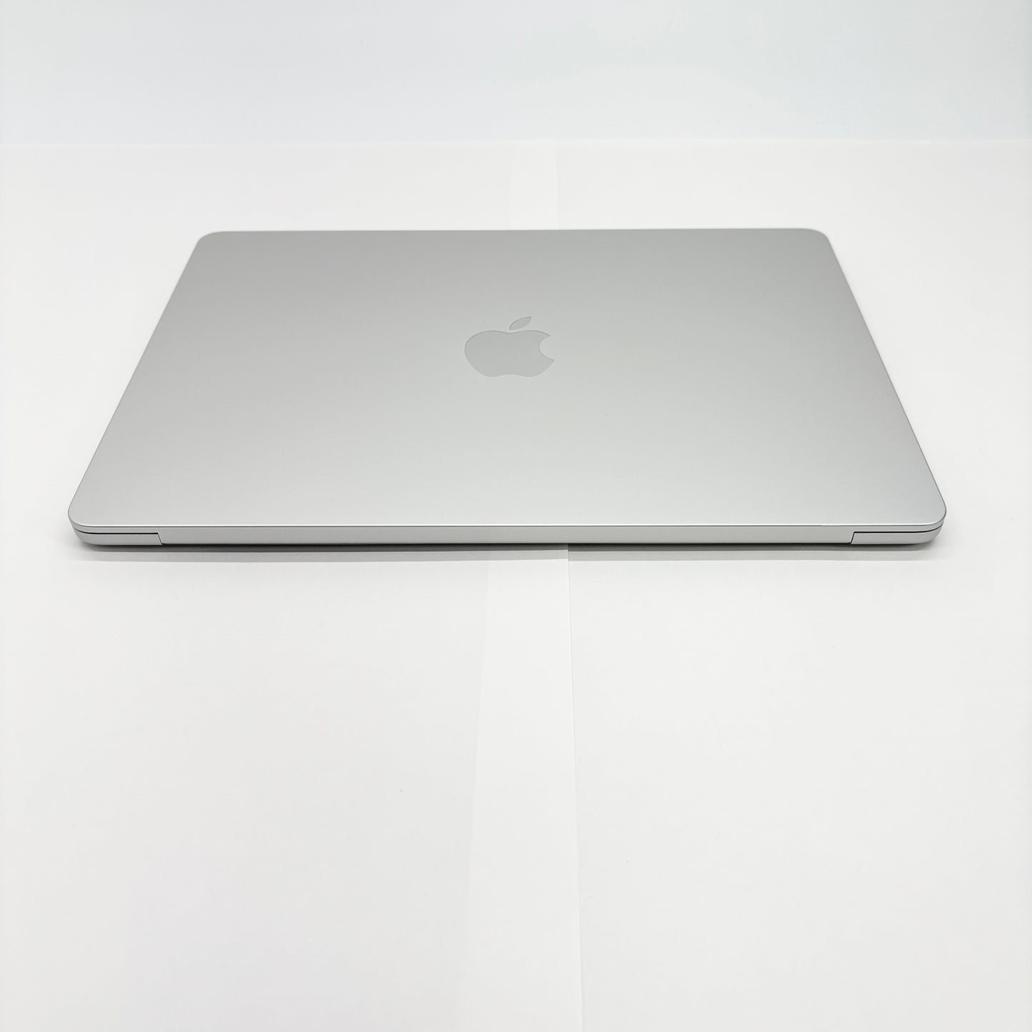 美品 Apple MacBook Air 13インチ  2025 M4 16GB 256GB MW0W3J/A シルバー　充放電回数258回 バッテリー最大容量94%【C6781-80】