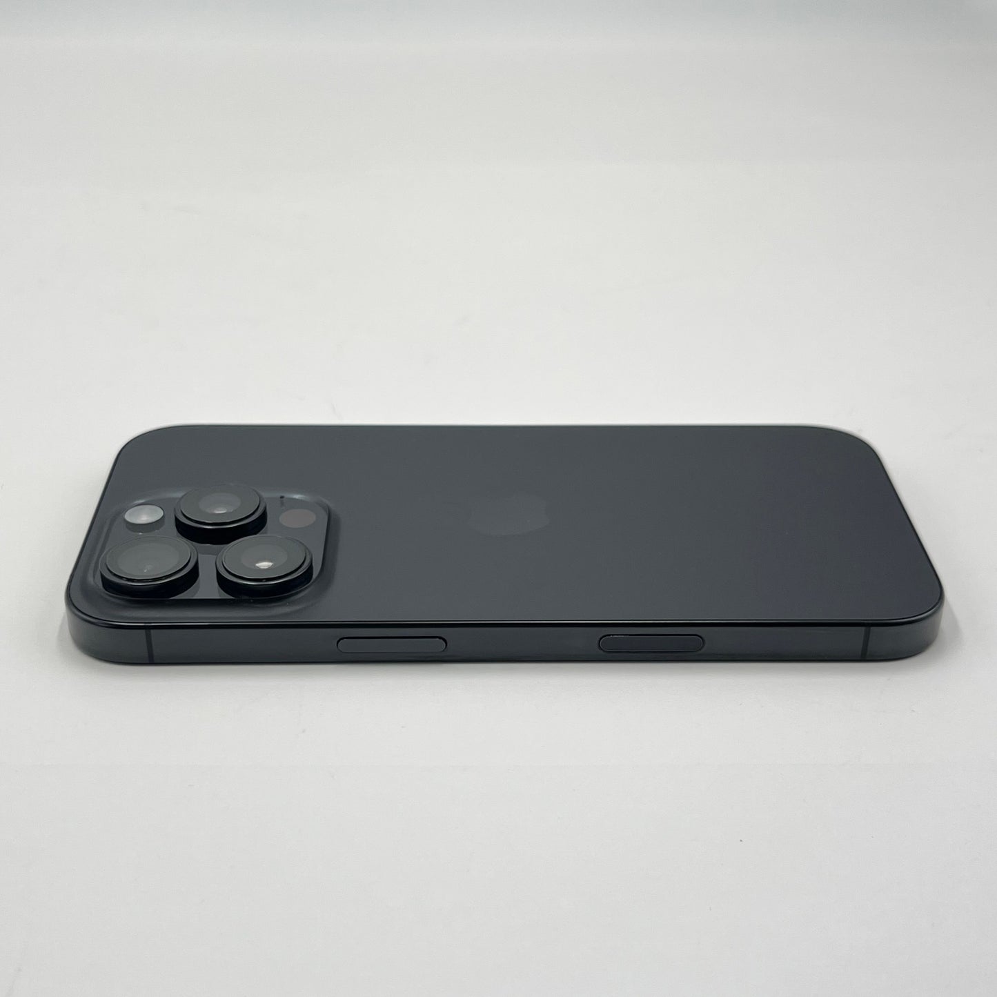 美品 Apple iPhone16 Pro 128GB ブラックチタニウム MYMV3J/A バッテリー最大容量98%【C5277-C】