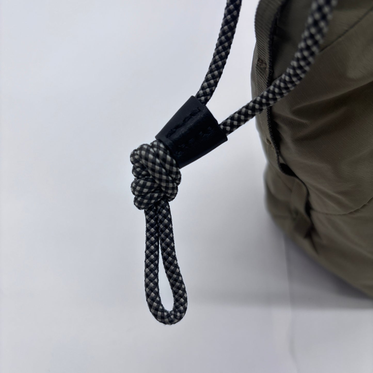 美品 PGYTECH OneGo ドローストリングバッグ フォレストグリーン【C7512】