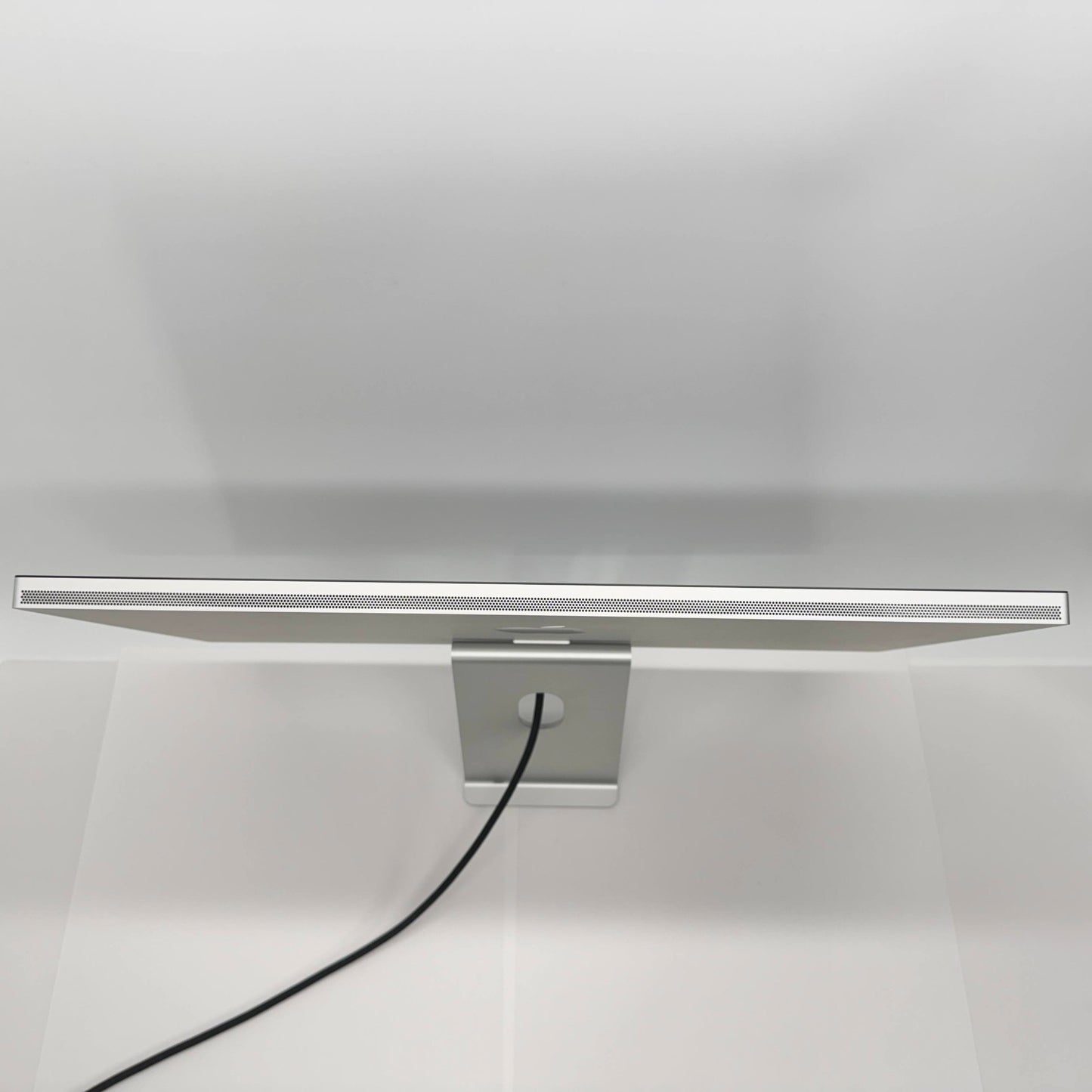 美品 Apple Studio Display MK0U3J/A 液晶モニター 27インチ 標準ガラス Retina 5Kディスプレイ【C8557-180】