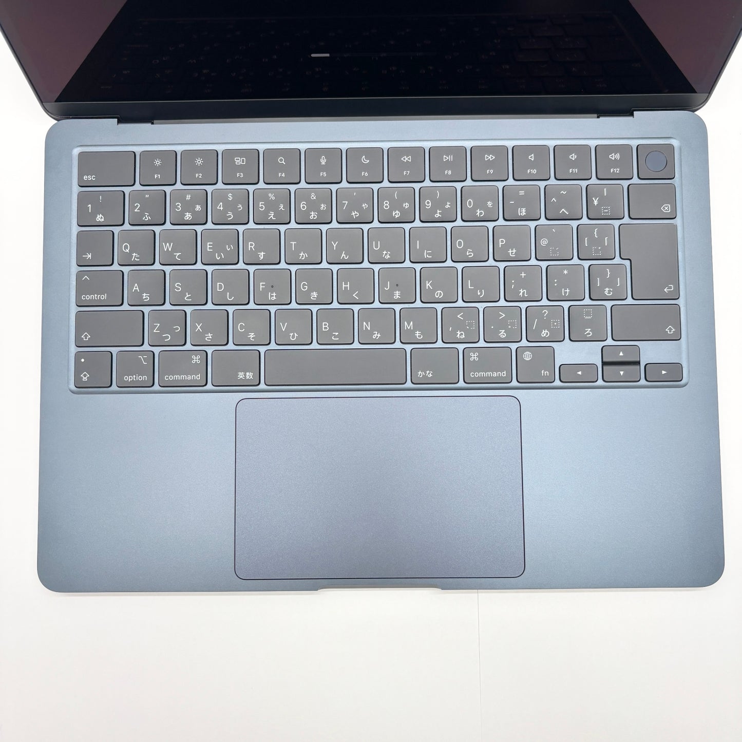 新品同様 美品 MacBook Air Liquid Retina 13インチ 2022 M2 8GB SSD 256GB ミッドナイト MLY33J/A 充放電回数11回 バッテリー最大容量100%【C8100-80】