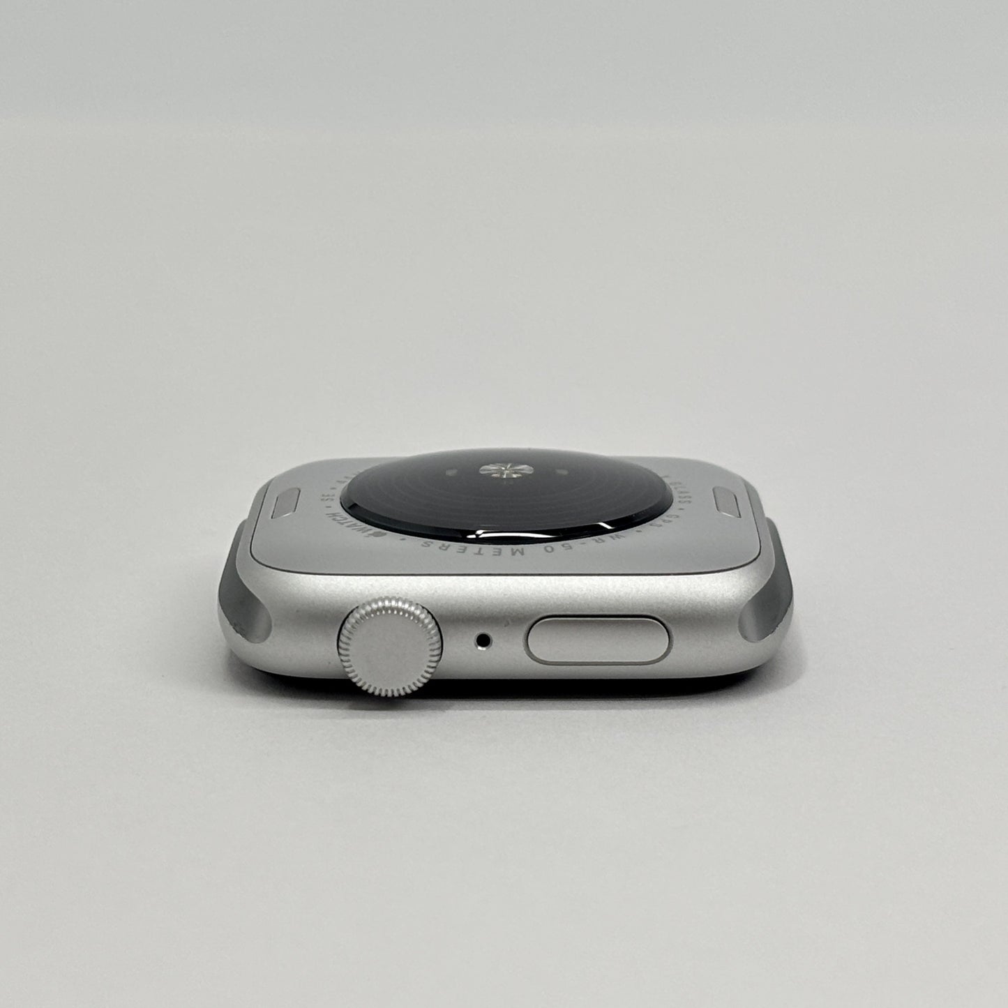 美品 Apple Watch SE 第2世代 GPS 44mm アルミニウム MA7X4J/A バッテリー最大容量100%【C8929-C】