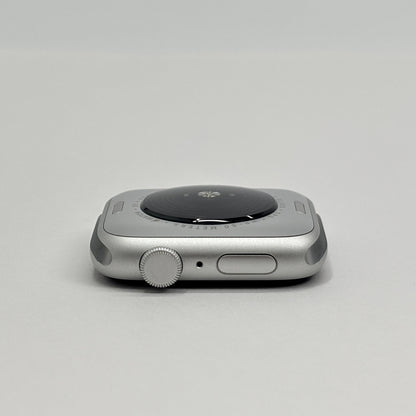 美品 Apple Watch SE 第2世代 GPS 44mm アルミニウム MA7X4J/A バッテリー最大容量100%【C8929-C】