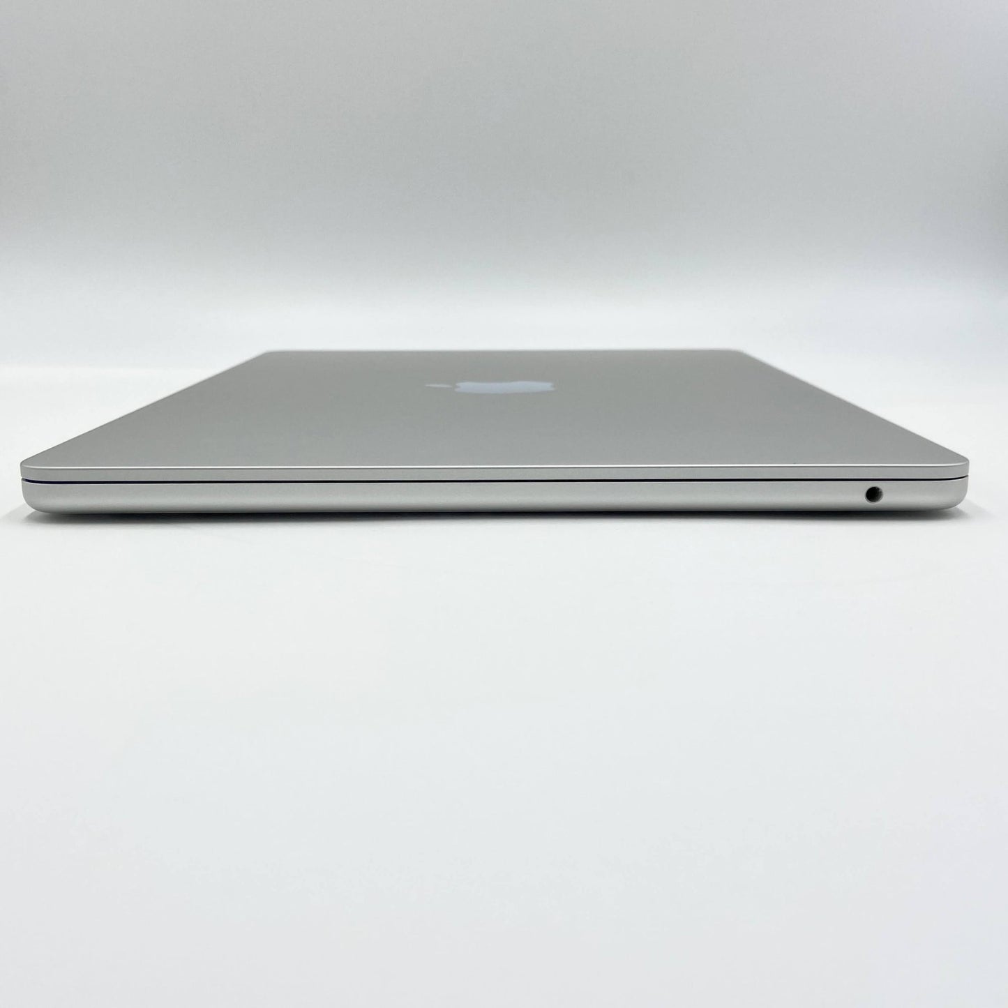 美品 Apple Mac book Air 13インチ M2 2022 8GB 256GB MLXY3J/A シルバー バッテリー最大容量100%  充放電回数20回【C5652-80】