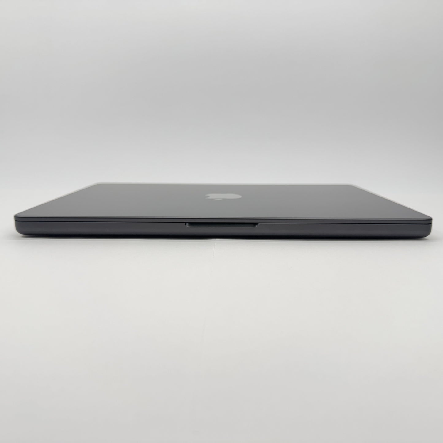 美品 Apple MacBook Pro 14インチ M5 16GB 1TB スペースブラック MDE14J/A バッテリー最大容量100%【C8230-80】