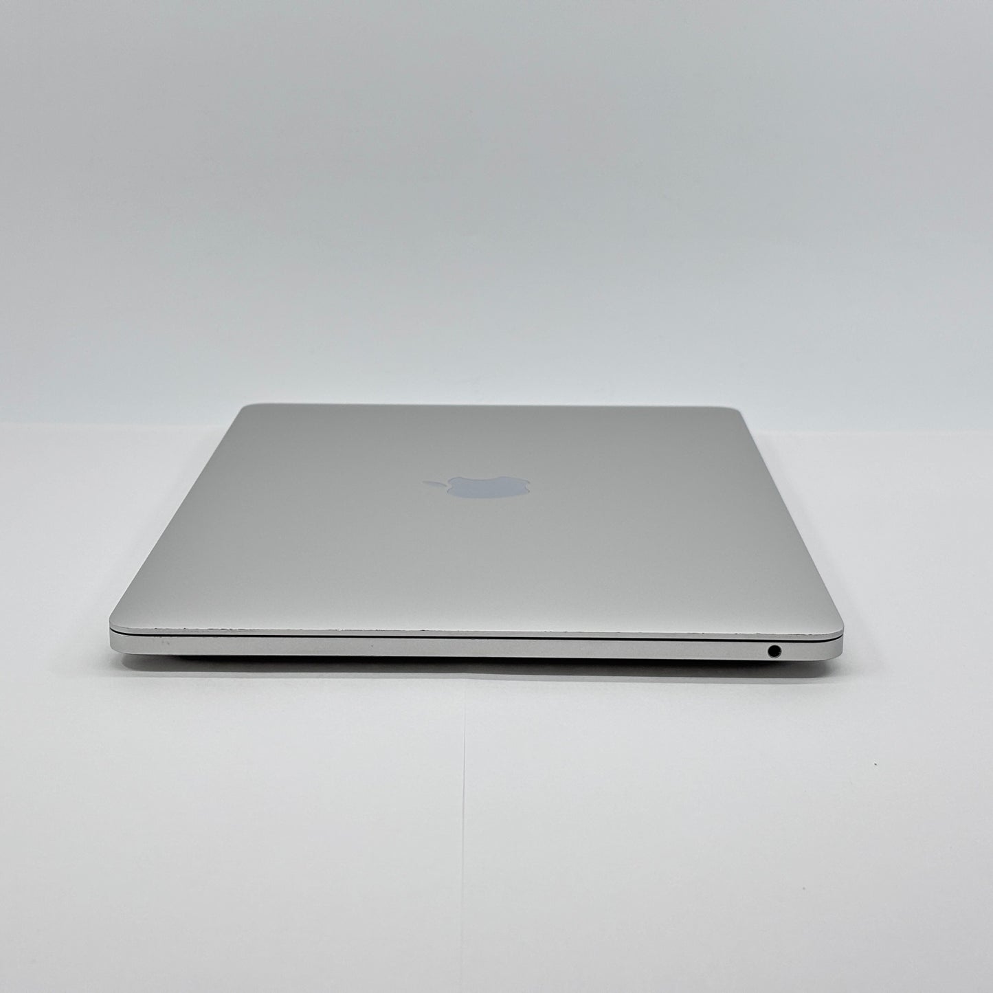 MacBook Pro 13インチ 2020 Thunderbolt 3ポートx2 シルバー MXK62J/A Core i5 8GB 256GB【C8226-80】