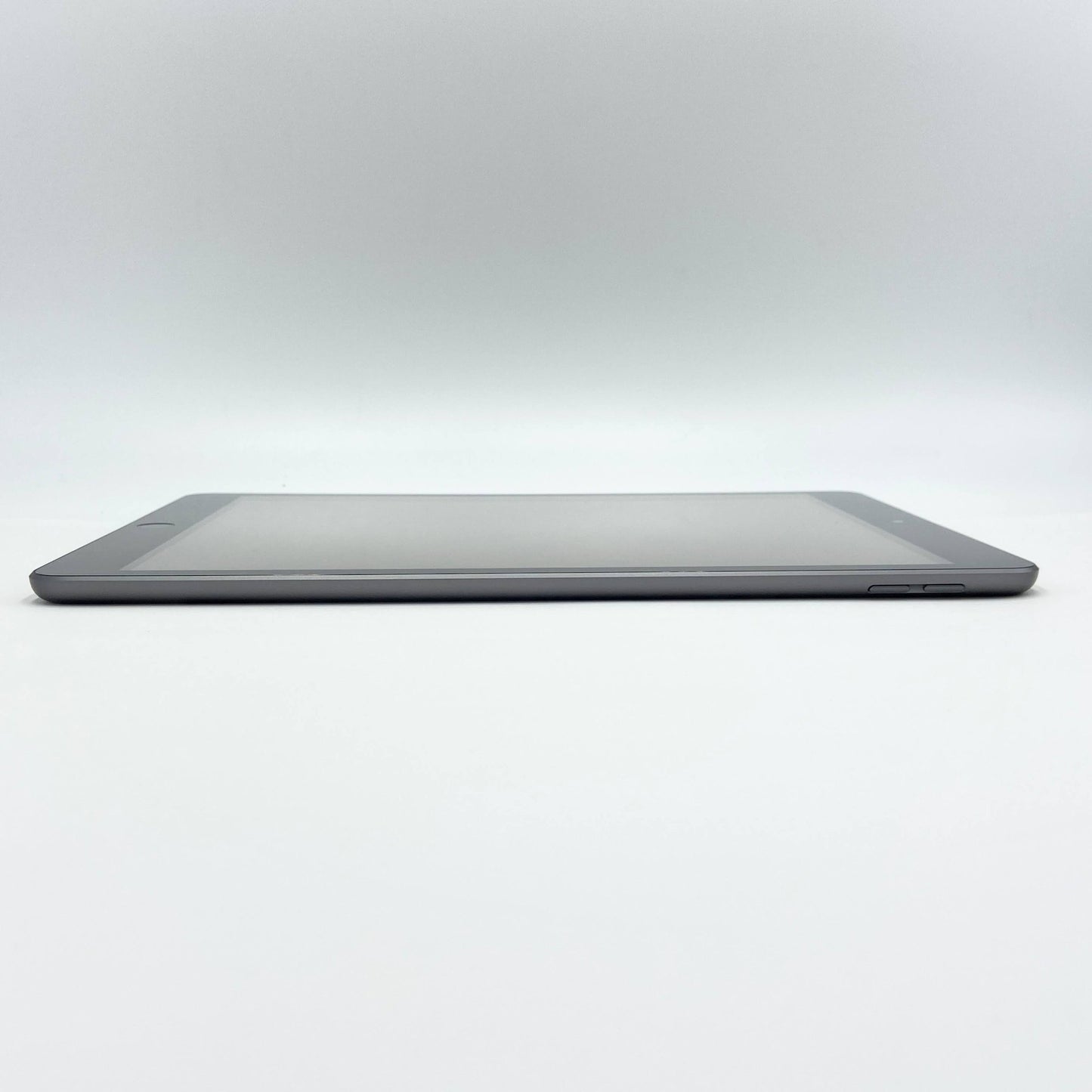 Apple iPad 10.2インチ 第9世代 Wi-Fiモデル 64GB タブレット MK2K3J/A バッテリー最大容量83% 【C5515-60】