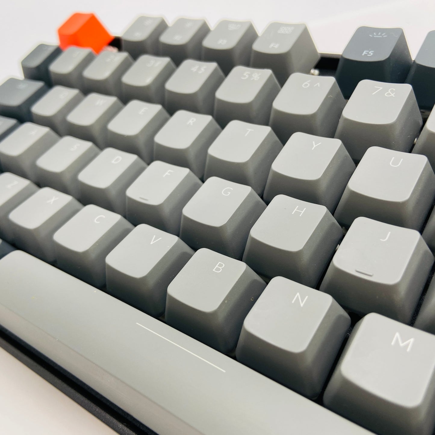 美品 Keychron K8 Wireless Mechanical Keyboard メカニカルキーボード 茶軸 US配列 【C7382-80】
