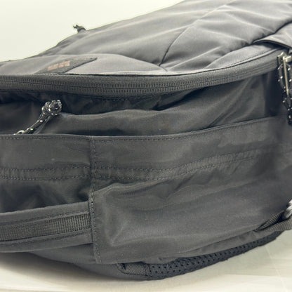 美品 Columbia コロンビア パナシーア 33L バックパック - 通勤・通学から旅行まで使える軽量・大容量の万能リュック【C8026】