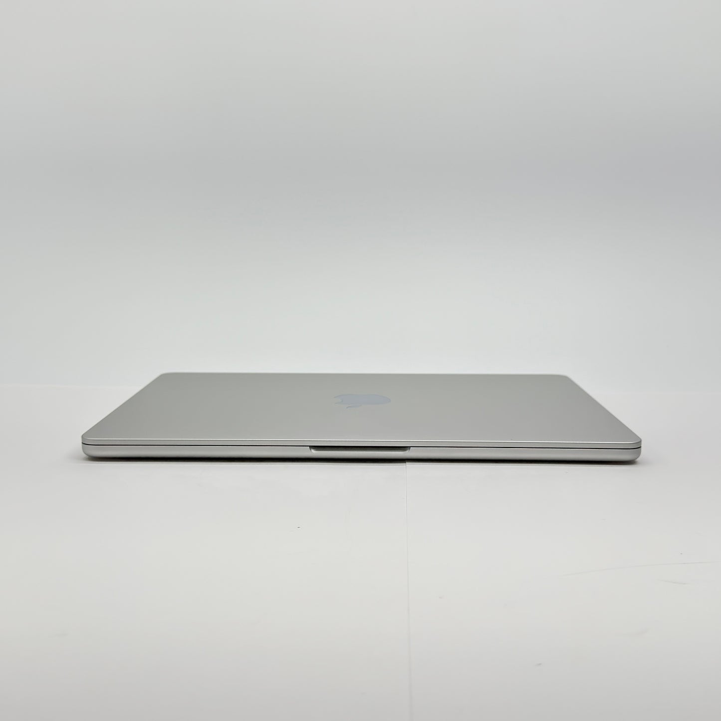 美品 Apple MacBook Air 13インチ 2026 MDH74J/A M5 16GB 512GB シルバー  バッテリー最大容量100%【C7842-80】