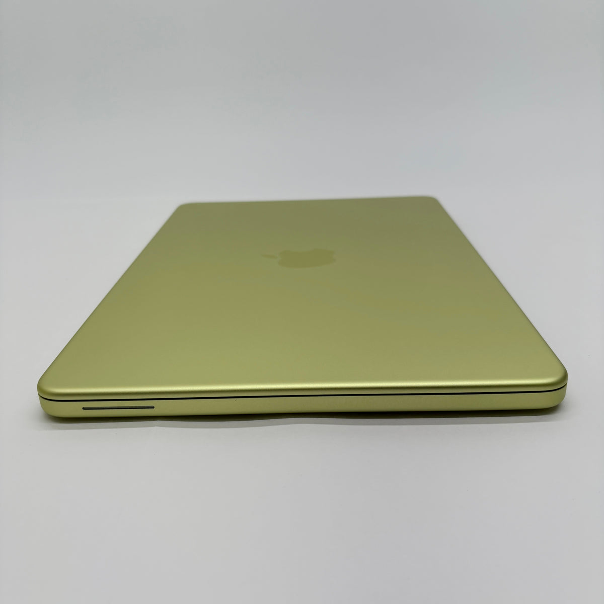 美品 Apple MacBook NEO MHFE4J/A 13インチ 8GB 512GB シトラス バッテリー最大容量100%【C9269-80】