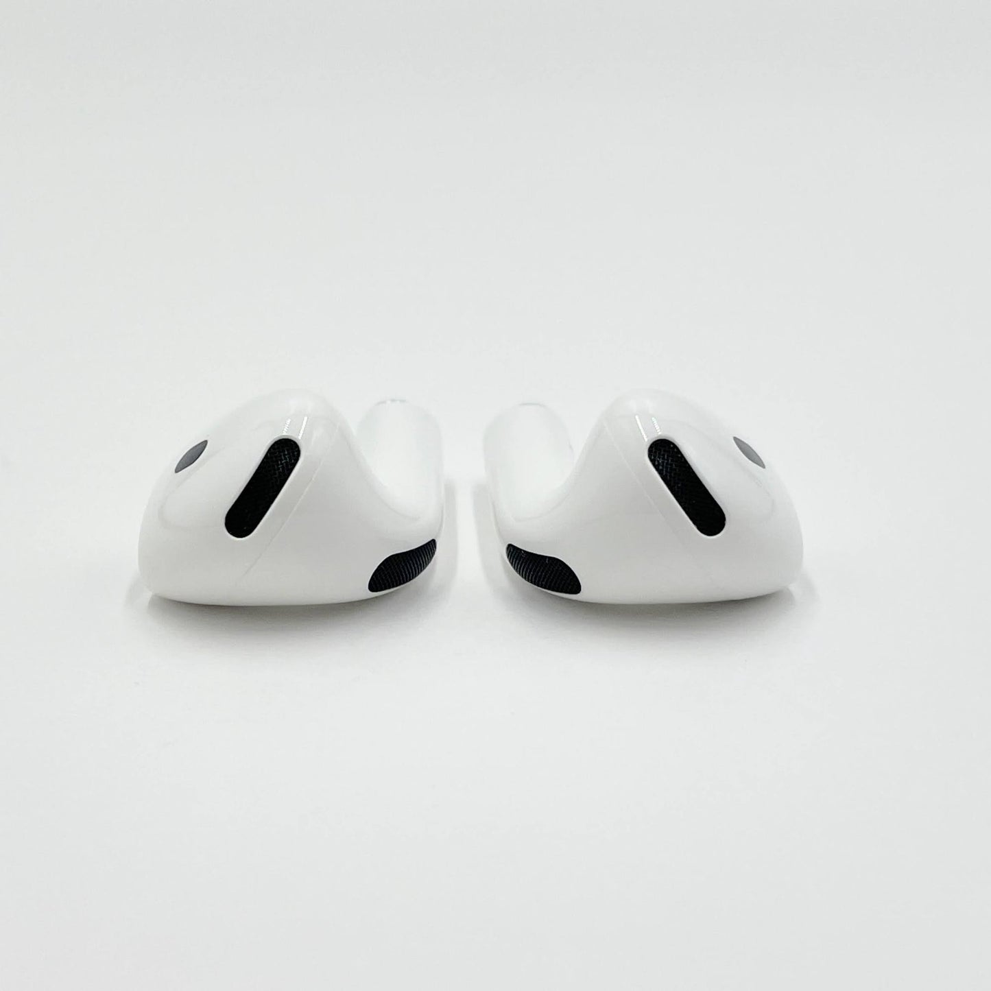 Airpods 第4世代 アクティブノイズキャンセリング搭載モデル MXP93J/A ホワイト　タイプCケーブル付属【C6782-N】