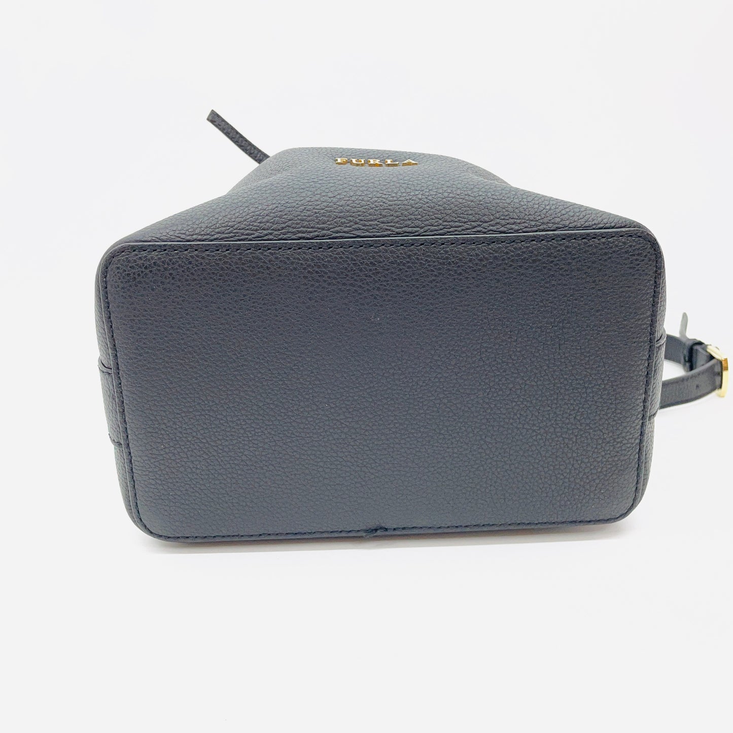 美品 FURLA フルラ レザー 本革製 巾着 2way ショルダーバッグ	【C5086】