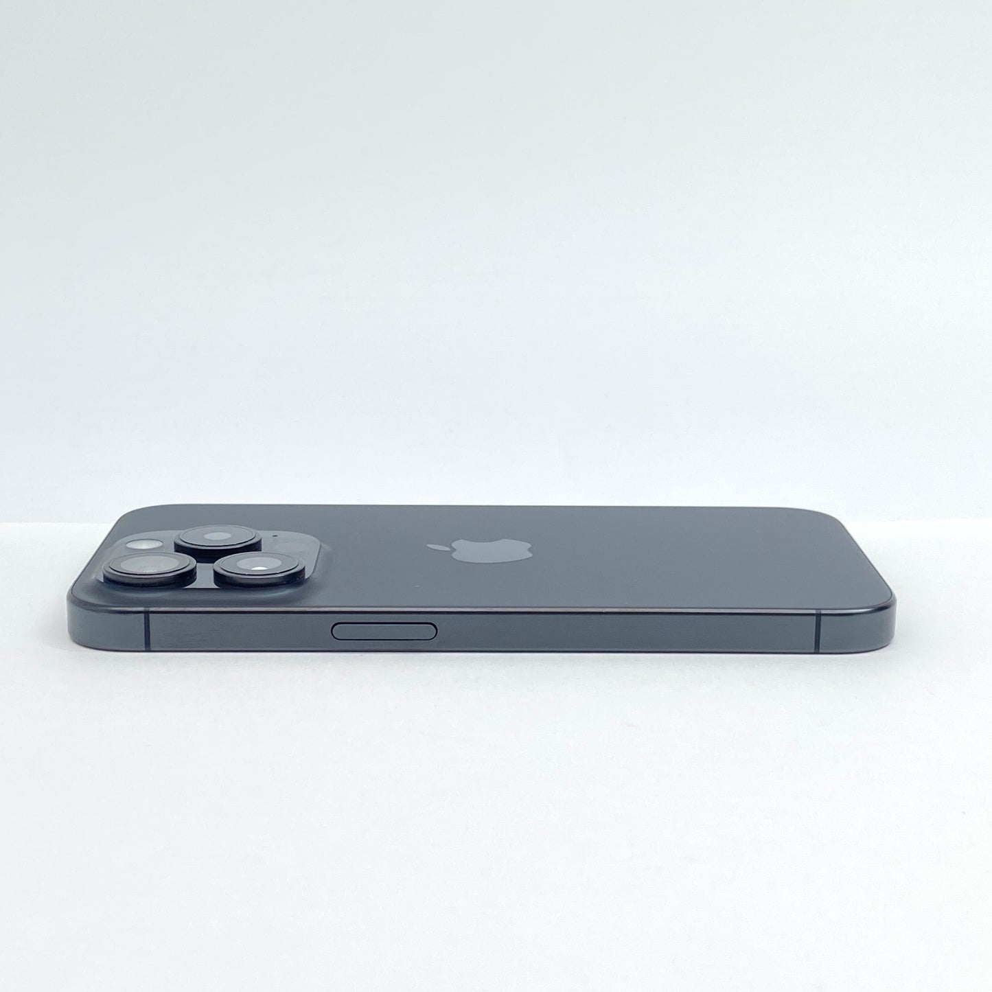 iPhone 15 Pro 1TB SIMフリー版 MTUQ3J/A ブラックチタニウム 充放電回数609回 バッテリー最大容量85% 箱のみ付属【C7098-C】