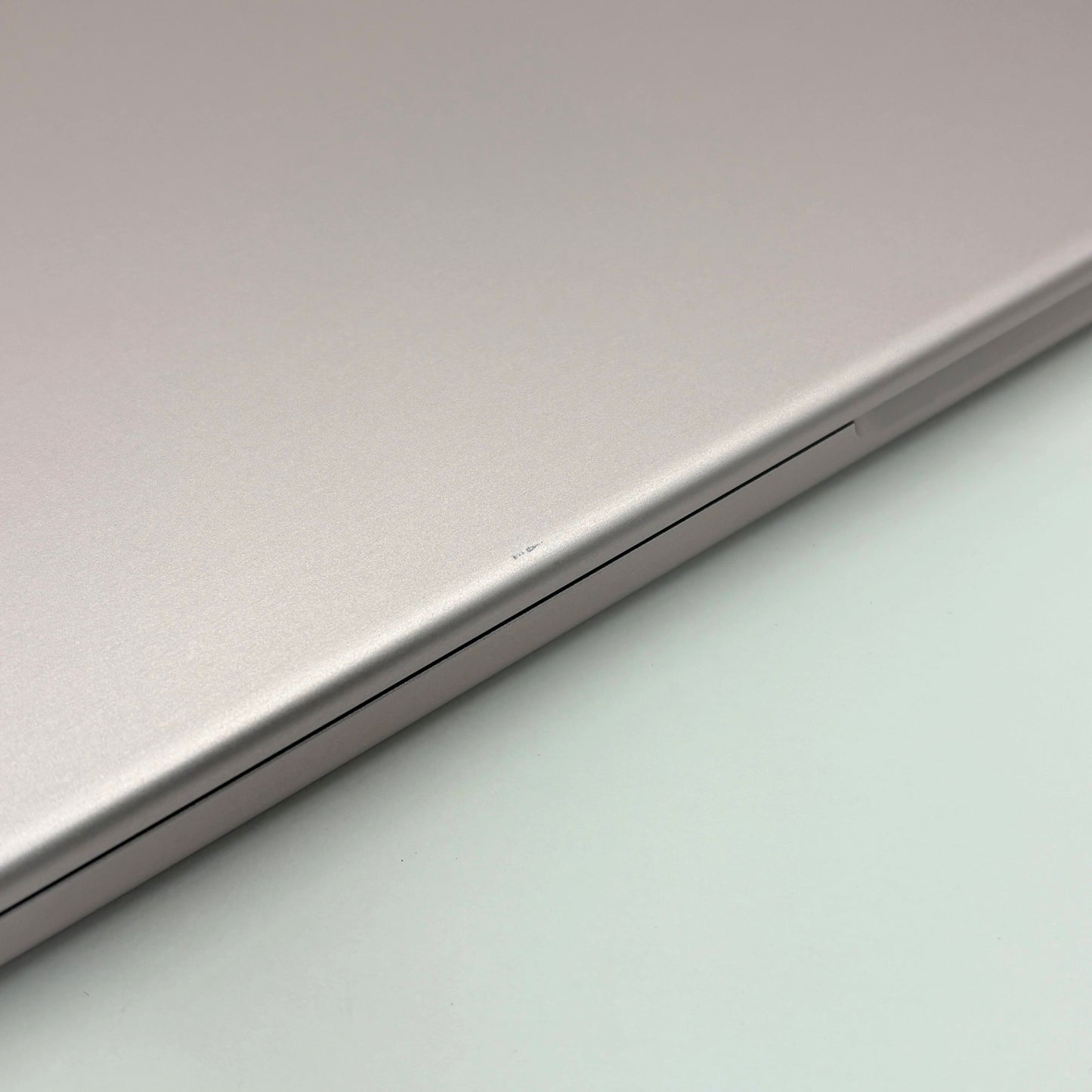美品 MacBook Neo 13インチ 2026 Apple A18 Pro 6コア 8GB SSD 256GB ブラッシュ MHFH4J/A バッテリー最大容量100% 限定保証あり【C8785-80】