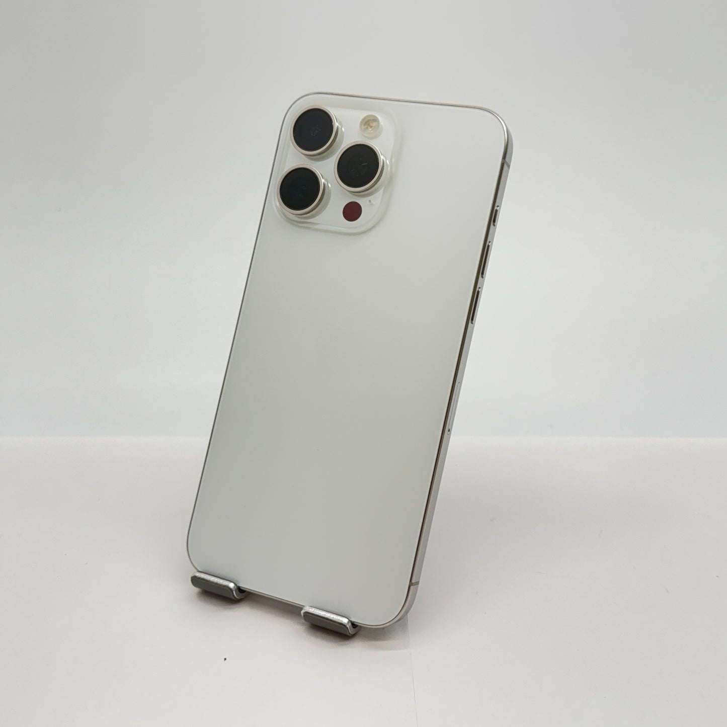 美品 SIMフリー iPhone 15 Pro Max 256GB MU6Q3J/A バッテリー最大容量89% ホワイトチタニウム【C7799-C】