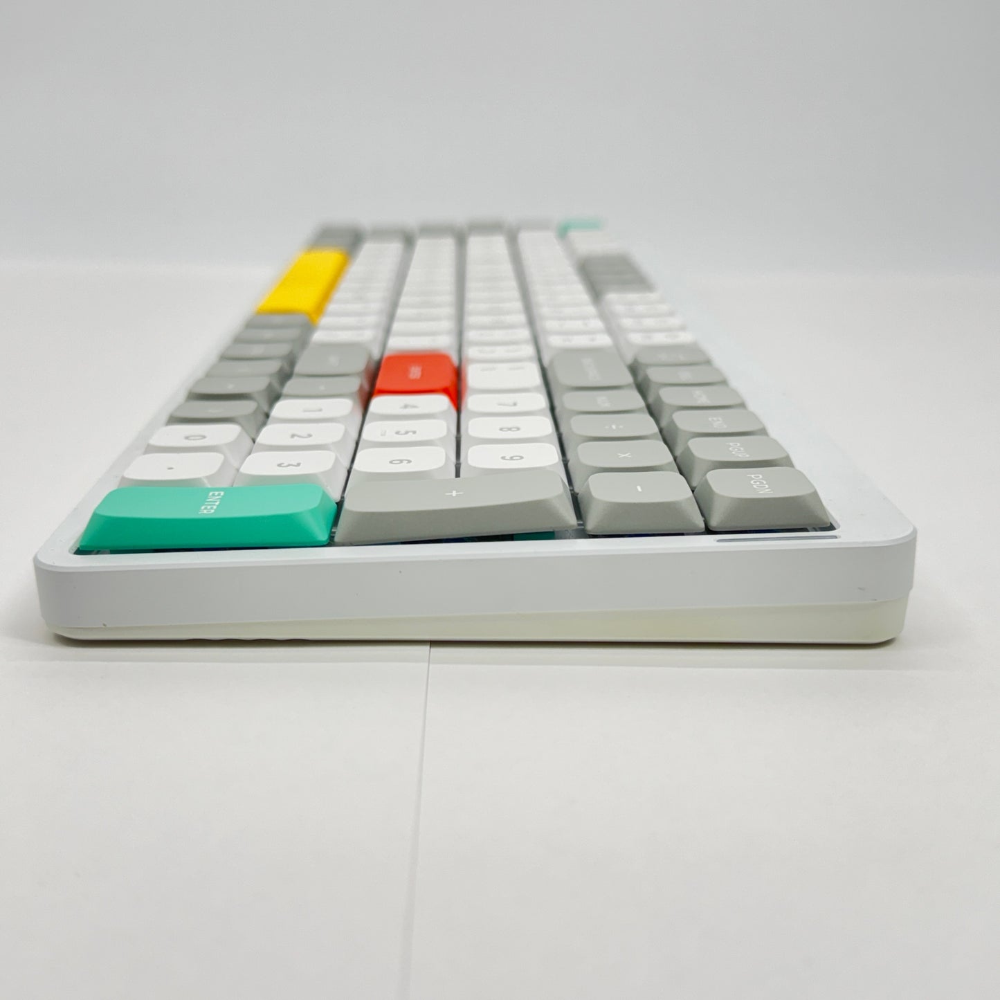 美品 NuPhy AIR96 ワイヤレスメカニカルキーボード【C5986-80】