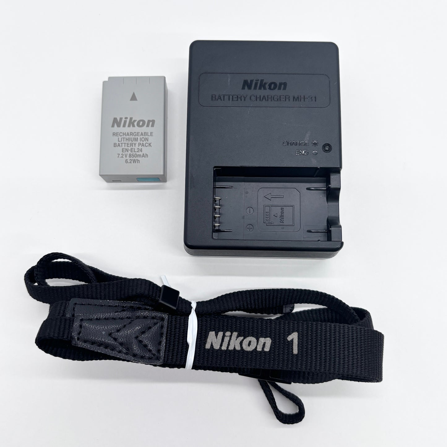 美品 Nikon 1 J5 標準パワーズームレンズキット ミラーレス一眼【C8172-60】