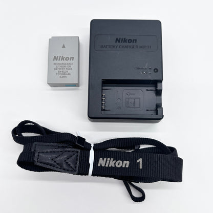 美品 Nikon 1 J5 標準パワーズームレンズキット ミラーレス一眼【C8172-60】