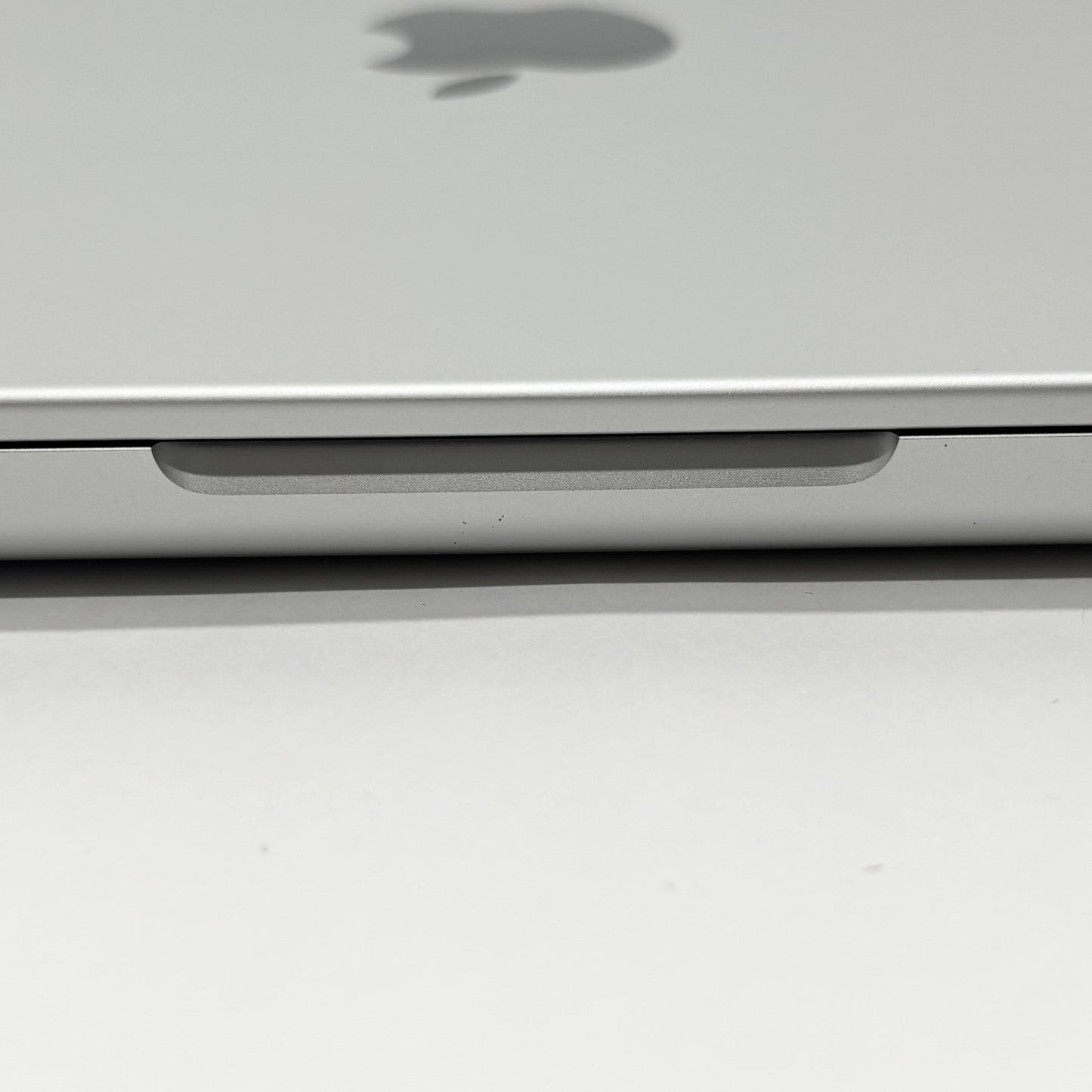 美品 バッテリー最大容量100% Apple MacBook Pro 14インチ MW2W3J/A M4 10C CPU 16GB SSD 512GB【C7742-80】