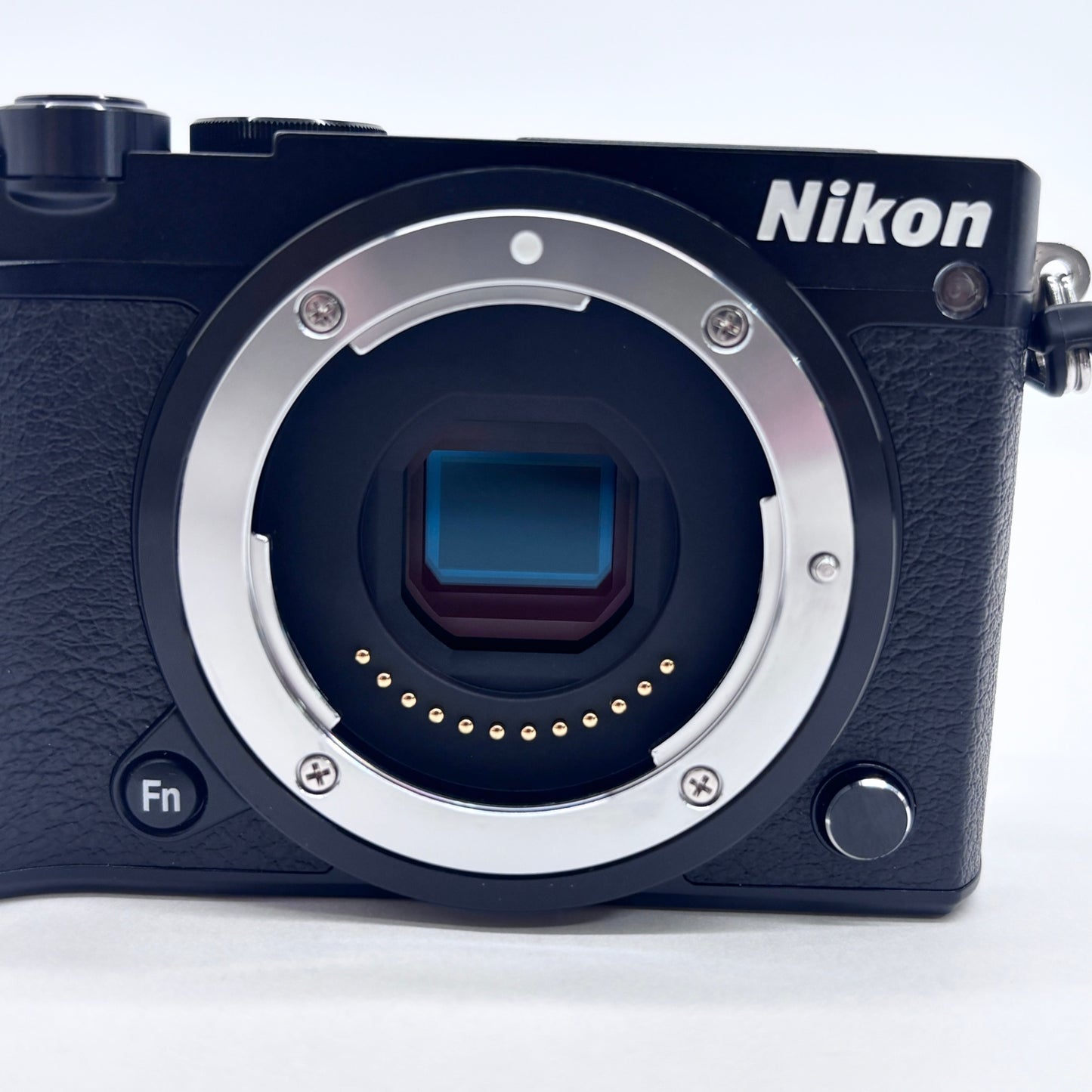 美品 Nikon 1 J5 標準パワーズームレンズキット ミラーレス一眼【C8172-60】
