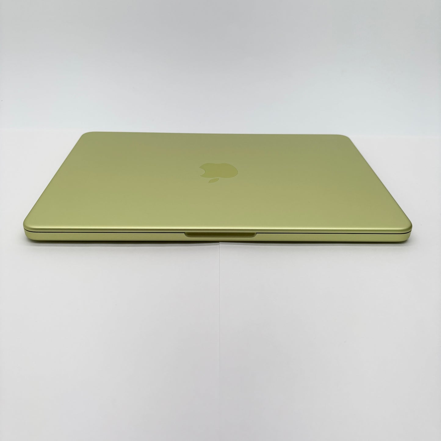 美品 MacBook Neo A18 Pro 8GB 512GB MHFE4J/A シトラス 充放電回数8回 バッテリー最大容量100% 付属品完備【C7997-80】