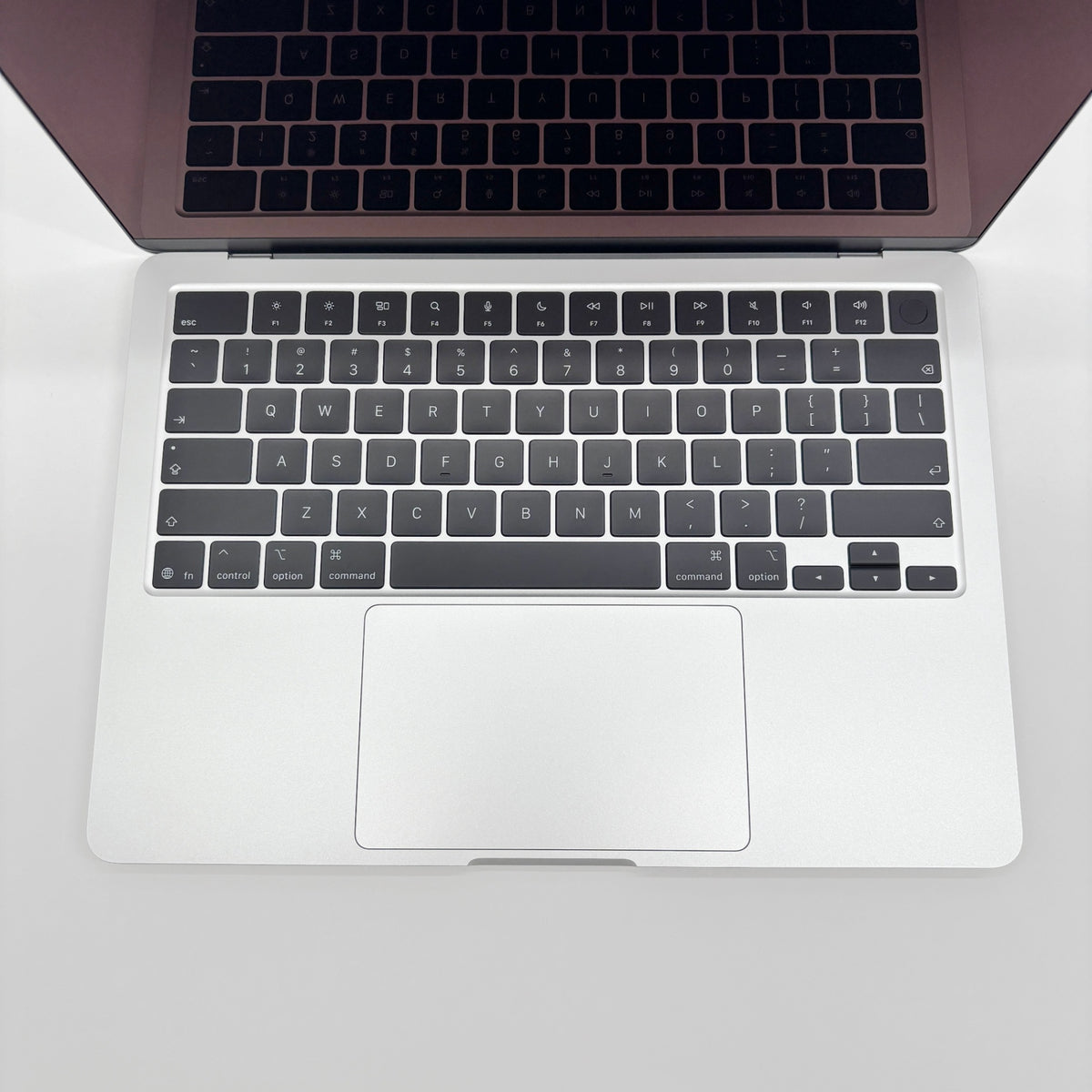 新品同様 美品 Apple MacBook Air 13インチ M5 10コアCPU 10コアGPU 32GB 1TB US配列 シルバー バッテリー最大容量100%【C9101-80】