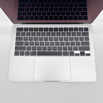 新品同様 美品 Apple MacBook Air 13インチ M5 10コアCPU 10コアGPU 32GB 1TB US配列 シルバー バッテリー最大容量100%【C9101-80】