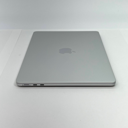 新品同様 美品 MacBook Air 13インチ M4 2025 10コアCPU 8コアGPU MW0W3J/A 16GB 256GB 充放電回数2回 バッテリー最大容量100% 【C5967-80】